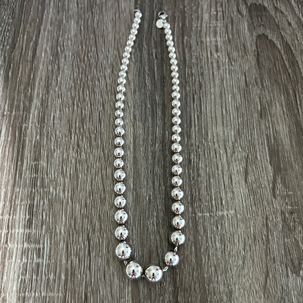 Graduated ball bead‎ necklace